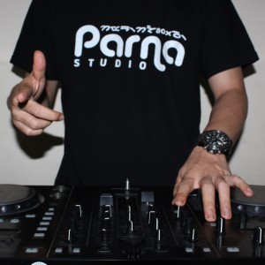 Dengarkan DiJou Au Mulak (Remix) lagu dari DJ Parna dengan lirik