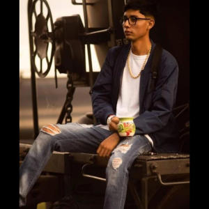 收聽Bendecido的Un Beso (Explicit)歌詞歌曲