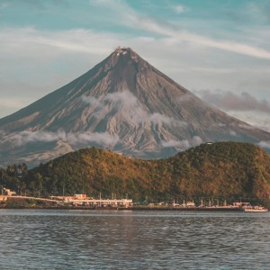 ดาวน์โหลดและฟังเพลง Yakap ng Katiwasayan พร้อมเนื้อเพลงจาก Angeline Ramos