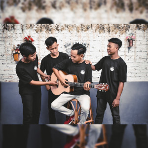 收听Triple A'k的Menunggumu Kembali歌词歌曲