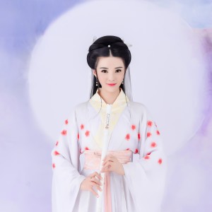 Listen to 不再 (伴奏) song with lyrics from 邢昭