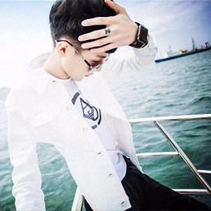 Listen to 感情伤疤 song with lyrics from 精彩辰浩