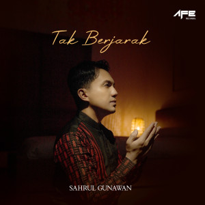 ดาวน์โหลดและฟังเพลง Tak Berjarak พร้อมเนื้อเพลงจาก Sahrul Gunawan