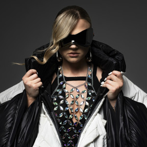 收聽Asha的Młoda Barbie (Explicit)歌詞歌曲