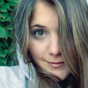 收聽Elisa Girlando的Rise Up歌詞歌曲