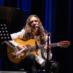 Listen to 卡尔弯 Karwan (完整版) song with lyrics from 艾尔肯-Erkin Abdulla