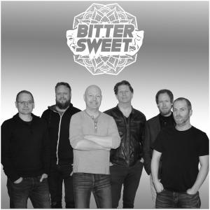 ดาวน์โหลดและฟังเพลง Obvious พร้อมเนื้อเพลงจาก Bitter Sweet