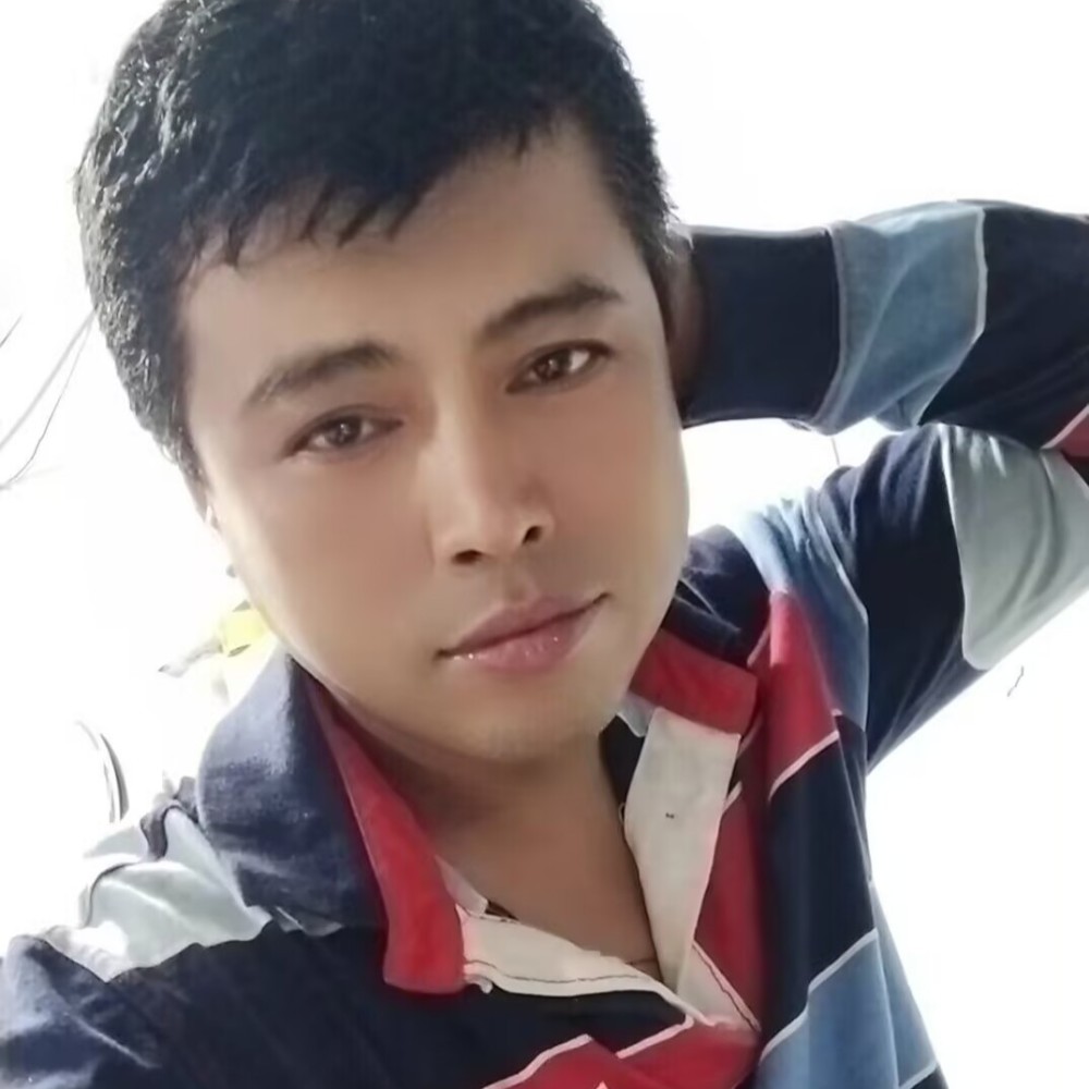三哥弹吉他