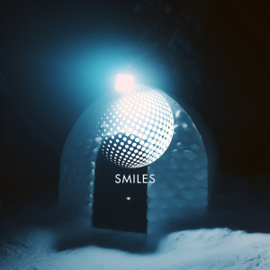 收听Bluet的Smiles歌词歌曲