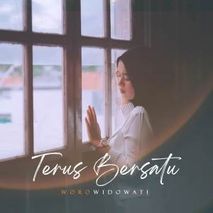 ดาวน์โหลดและฟังเพลง Terus Bersatu พร้อมเนื้อเพลงจาก Woro Widowati