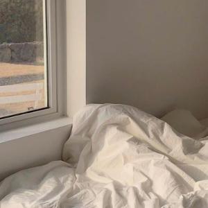 Dengarkan snake in the sun(feat. 3vs) lagu dari petal boy dengan lirik