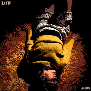 ดาวน์โหลดและฟังเพลง Low พร้อมเนื้อเพลงจาก AMOS (아모스)