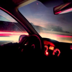 ดาวน์โหลดและฟังเพลง Night Drive พร้อมเนื้อเพลงจาก WHXMVNCE