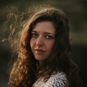 ดาวน์โหลดและฟังเพลง Dacw Nghariad พร้อมเนื้อเพลงจาก Eve Goodman