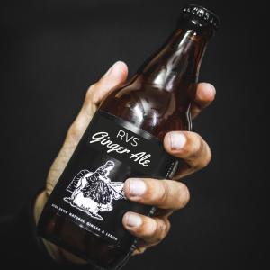 ดาวน์โหลดและฟังเพลง Ginger Ale พร้อมเนื้อเพลงจาก RVS