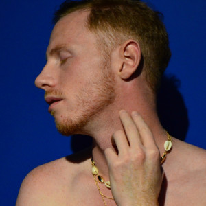 Dengarkan Hand lagu dari Inu dengan lirik