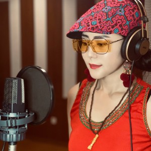 Listen to 《谢谢妳 西双版纳》DJ版 (完整版) song with lyrics from 敖苏日娜