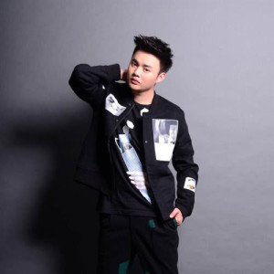Listen to Ya Ba Qing Ge song with lyrics from Henry (许富凯)