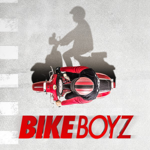 收听Eza Yayang的Bukan Manusia Baja (Ost Film Bike Boyz)歌词歌曲