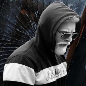 收聽UJJAWAL CHAUHAN的Wapis (feat. R Huny) (Explicit)歌詞歌曲