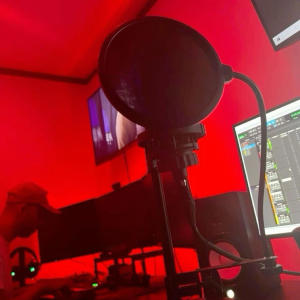 收聽broy002的Lavins (feat. 1Rawmfk) (Explicit)歌詞歌曲