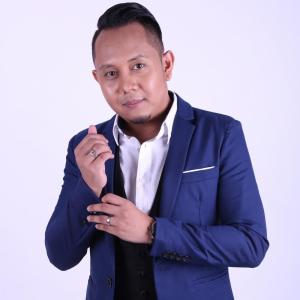 Dengarkan lagu Pemimpi nyanyian Azizzul Haqim dengan lirik