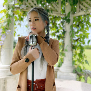 收听依文的好想抱住你歌词歌曲