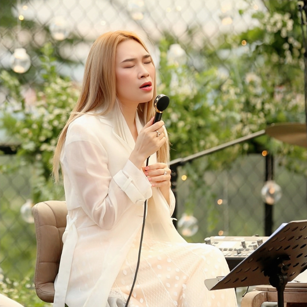 Hơn Cả Yêu (Live)