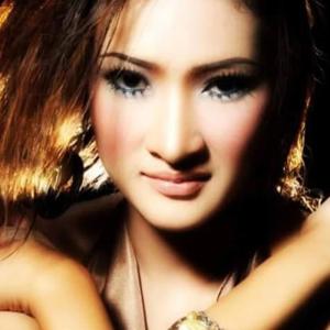 收聽Dewi Kirana的Onder Bolong歌詞歌曲