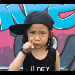 Dengarkan lagu 我要喝ㄋㄟㄋㄟ nyanyian 萧恒嘉 dengan lirik