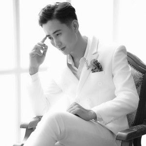 收聽Dương Kim Hiếu的Người Yêu歌詞歌曲