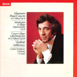 收聽Vladimir Ashkenazy的Schumann: Piano Concerto in A Minor, Op.54 - 2. Intermezzo (Andantino grazioso)歌詞歌曲