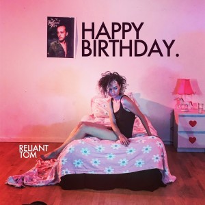 ดาวน์โหลดและฟังเพลง Happy Birthday พร้อมเนื้อเพลงจาก Reliant Tom