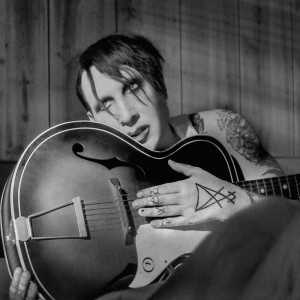 ดาวน์โหลดและฟังเพลง God's Gonna Cut You Down พร้อมเนื้อเพลงจาก Marilyn Manson