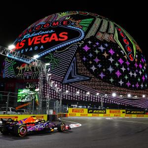 ดาวน์โหลดและฟังเพลง Racing the Skyline (feat. Arise) พร้อมเนื้อเพลงจาก Justin Night Wolf