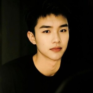 Listen to 一人撑伞两人行 (cover: 小啊遇|星浩) (其他) song with lyrics from 小阿辉