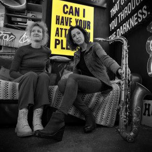 收听Alcyona Mick的Detachment歌词歌曲