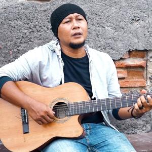 收听Eko Sukarno的Merah Putih歌词歌曲