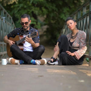 收聽Myrto Bocolini的Just the two of us (feat. Michalis Tsiftsis)歌詞歌曲