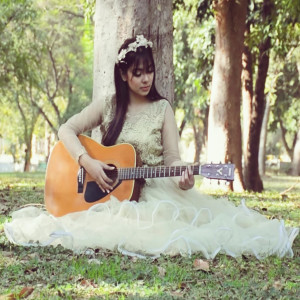 Dengarkan lagu Dil Ko Karaar Aaya nyanyian Maher Anjum dengan lirik