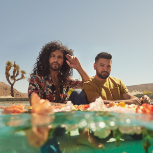 ดาวน์โหลดและฟังเพลง Lying พร้อมเนื้อเพลงจาก Dan + Shay