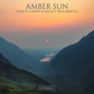 Dengarkan lagu Amber Sun (Extended Mix) nyanyian Gareth Emery dengan lirik