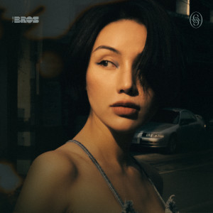 ดาวน์โหลดและฟังเพลง Vừa Đi Vừa Khóc พร้อมเนื้อเพลงจาก GiGi Hương Giang