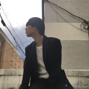Dengarkan lagu 이렇게 될 줄 알았어 nyanyian 차우 dengan lirik