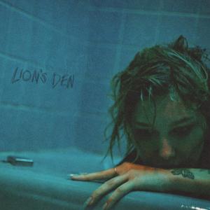 ดาวน์โหลดและฟังเพลง Lion's Den (Clean) พร้อมเนื้อเพลงจาก Grace VanderWaal