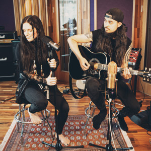 收听Ceci Noir的River (Acoustic Live Session - Bishop Briggs Tribute)歌词歌曲