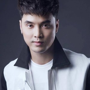 Dengarkan lagu Nếu Ta Còn Yêu Nhau nyanyian Ưng Hoàng Phúc dengan lirik