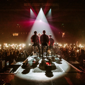 ดาวน์โหลดและฟังเพลง Fire (Live) พร้อมเนื้อเพลงจาก MYDY