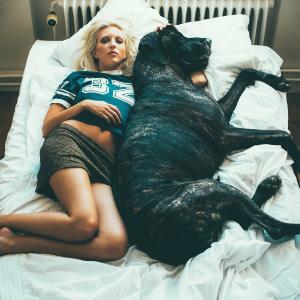 收聽Julia Adams的0400am歌詞歌曲