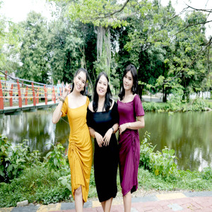 ดาวน์โหลดและฟังเพลง Chatting Marsayang Sayang พร้อมเนื้อเพลงจาก D'Win Voice